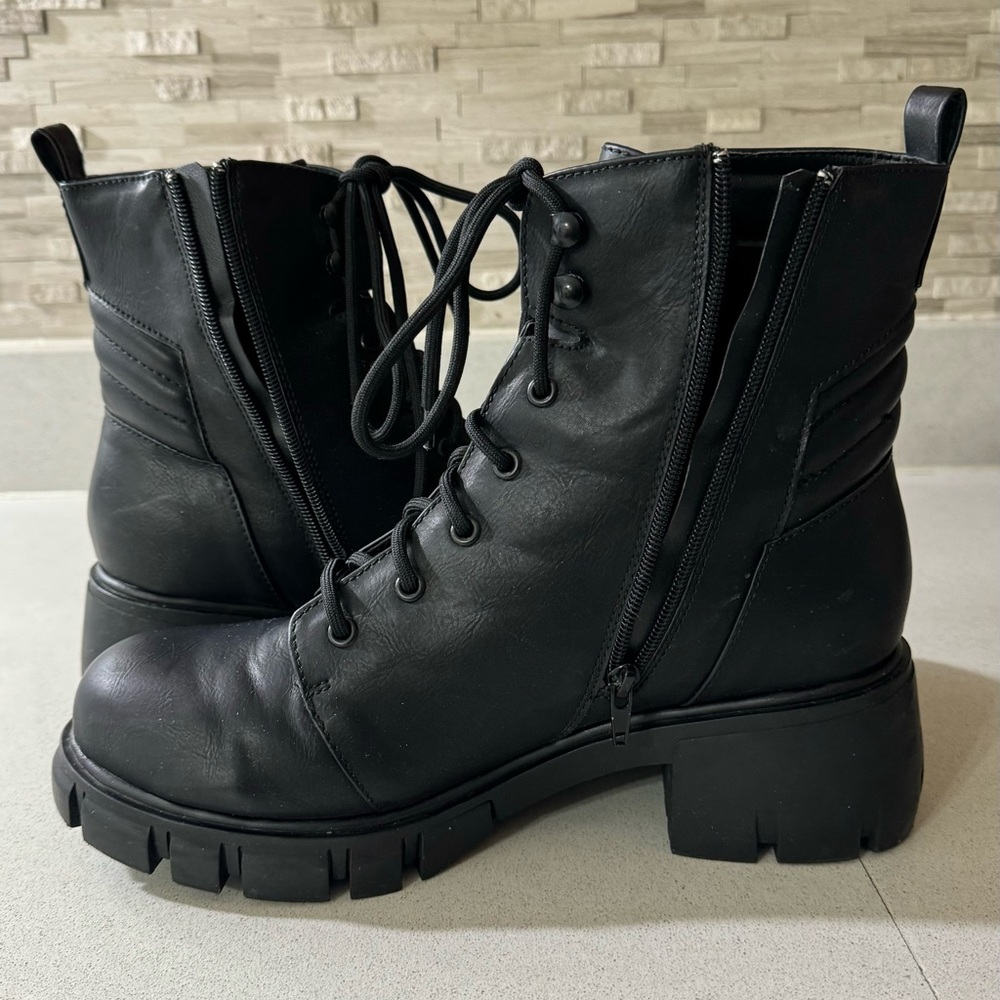 Women’s Mia Boots size 11